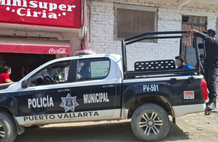 Notiespacio PV | Detienen a presunto responsable de robo a tienda de abarrotes en la colonia Campestre Las Cañadas