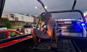 Notiespacio PV | Pareja intenta robar en farmacia en la Avenida México; el hombre fue detenido