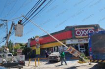 Camión repartidor tira una lámpara y cables de alta tensión en avenida Los Poetas Notiespacio PV | Camión repartidor tira una lámpara y cables de alta tensión en avenida Los Poetas