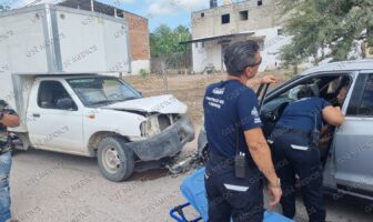 Notiespacio PV | Choque entre dos camionetas deja a mujer de la tercera edad lesionada en El Pirulí