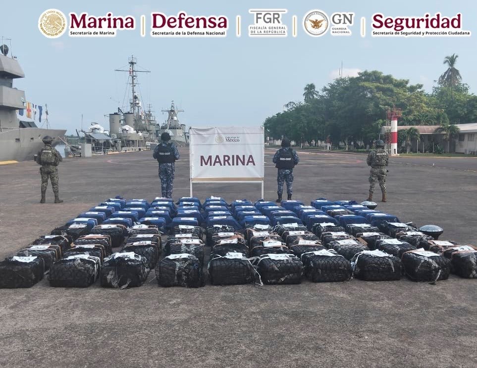 Marina decomisa 2.5 toneladas de presunta cocaína en costas de Michoacán Marina decomisa 2.5 toneladas de presunta cocaína en costas de Michoacán