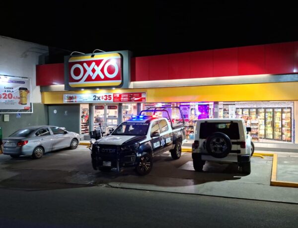 Asaltan con arma de fuego a tienda Oxxo en Playa Grande