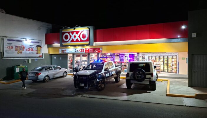 Asaltan con arma de fuego a tienda Oxxo Asaltan con arma de fuego a tienda Oxxo