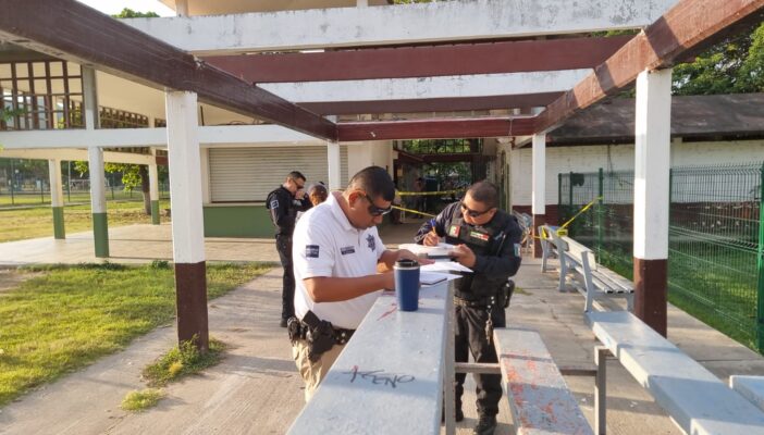 Fallece presunto indigente en el estadio Agustín Flores Contreras Fallece presunto indigente en el estadio Agustín Flores Contreras