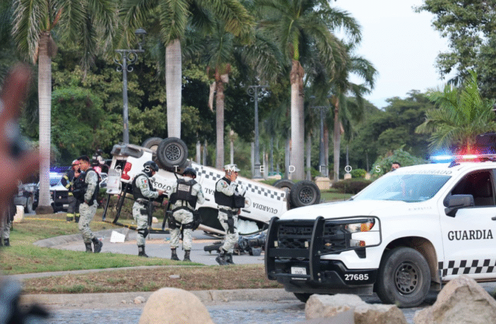Vuelca patrulla de la Guardia Nacional en Fluvial Vallarta