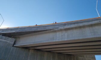 Cae desde la autopista GDL-Vallarta y es trasladado grave al hospital