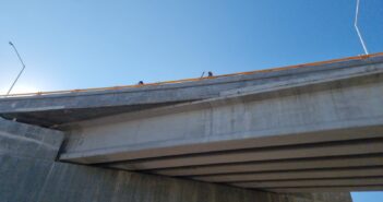 Cae desde la autopista GDL-Vallarta y es trasladado grave al hospital