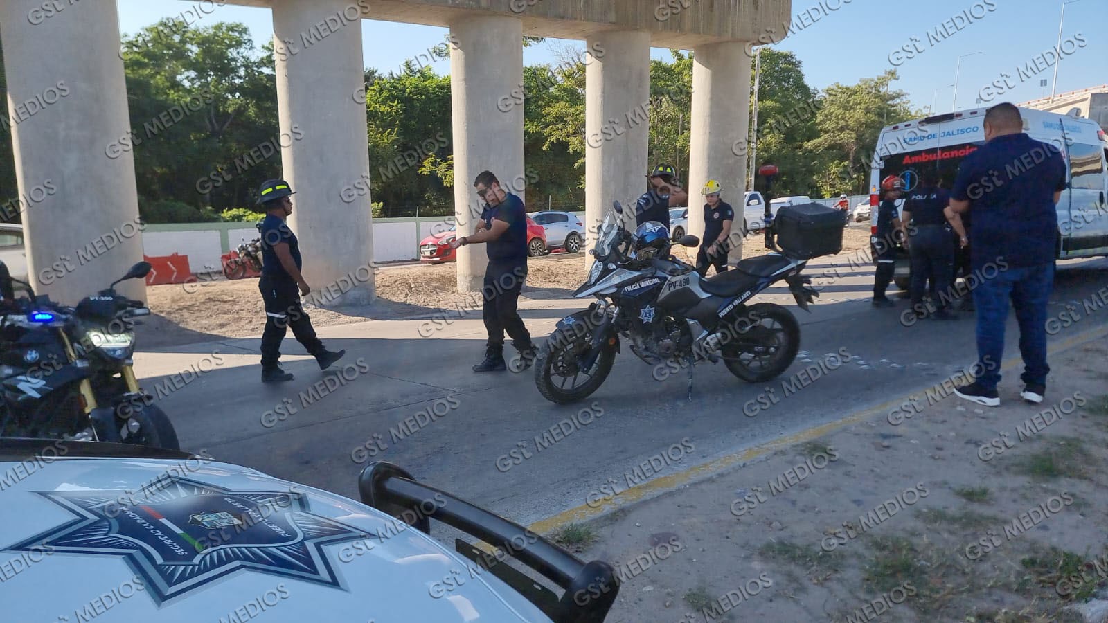 Cae desde la autopista GDL-Vallarta y es trasladado grave al hospital