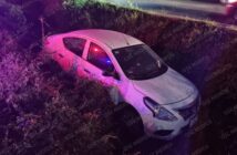 Notiespacio PV | Vehículo cae a canal; conductor se da a la fuga