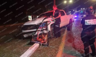 Notiespacio PV | Conductor destroza su camioneta en la Medina Ascencio