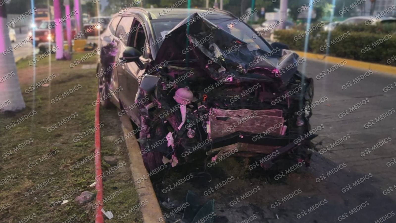 Choque en la Medina Ascencio deja dos personas lesionadas frente a La Isla