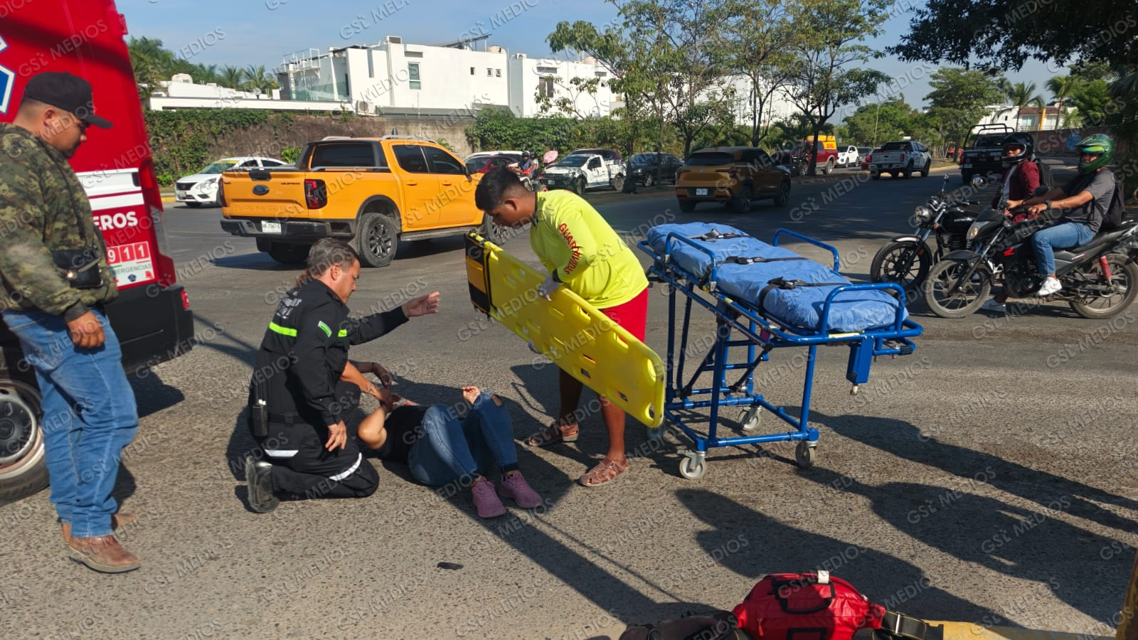 Motociclista y conductora protagonizan accidente vial en Vallarta 750