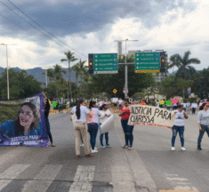 Cierran carriles de la Medina Ascencio al grito de “Justicia para Clarisa”