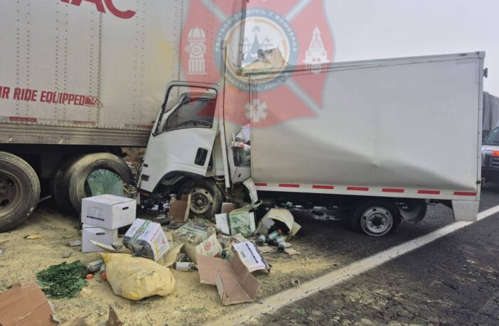 Choque de vehículos de carga en la autopista Guadalajara–Tepic, a la altura de Magdalena