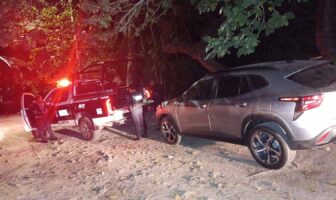 Aseguran vehículo con reporte de robo en la colonia Santa María, en Puerto Vallarta
