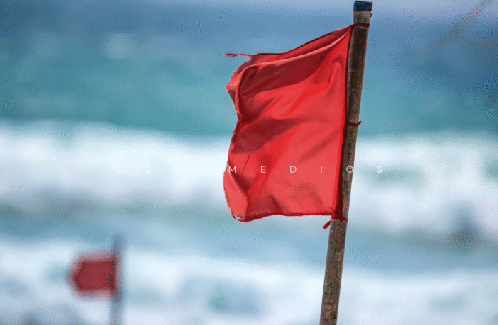 Continua Puerto Vallarta con bandera roja en todas sus playas