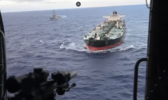 EE.UU. persigue e intercepta a petrolero en el océano Índico