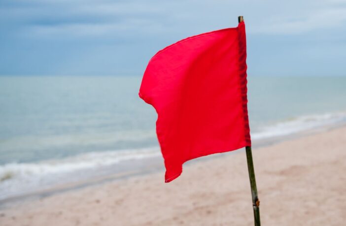 Continua Puerto Vallarta con bandera roja en todas sus playas