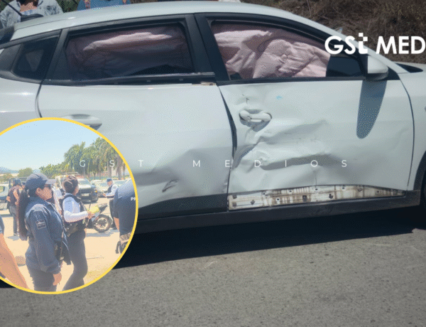 Motociclista impacta contra Kia en Fluvial Vallarta Motociclista impacta contra Kia en Fluvial Vallarta