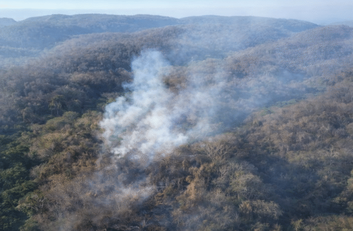 Continúan los trabajos para sofocar el incendio en Bahía de Banderas