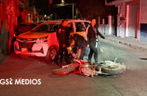 Choque entre motocicleta y taxi deja saldo de 3 lesionados en El Pitillal