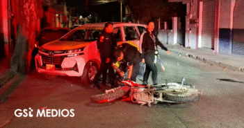 Choque entre motocicleta y taxi deja saldo de 3 lesionados en El Pitillal