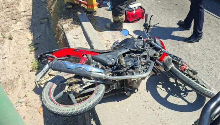 Choque entre cuatrimoto y motocicleta deja un lesionado Choque entre cuatrimoto y motocicleta deja un lesionado