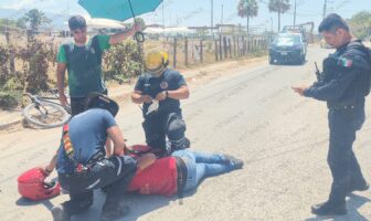 Motociclista resulta con fractura tras choque contra camioneta en la Av. Víctor Yturbe