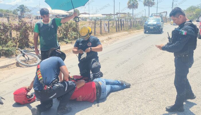 Motociclista resulta con fractura tras choque contra camioneta en la Av. Víctor Yturbe Motociclista resulta con fractura tras choque contra camioneta en la Av. Víctor Yturbe