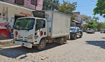 Notiespacio PV | Asaltan camión repartidor de leche en Las Juntas