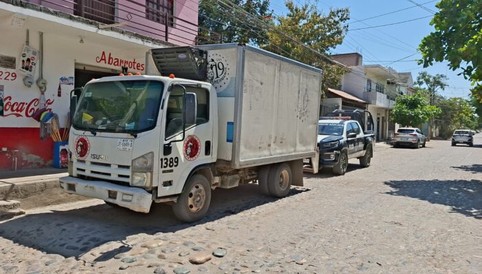 Asaltan camión repartidor de leche en Las Juntas Asaltan camión repartidor de leche en Las Juntas