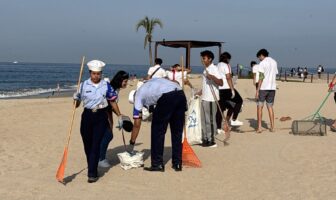 Notiespacio PV | Marina encabeza jornada de limpieza en Playa Holi; recolectan más de 65 kilos de residuos
