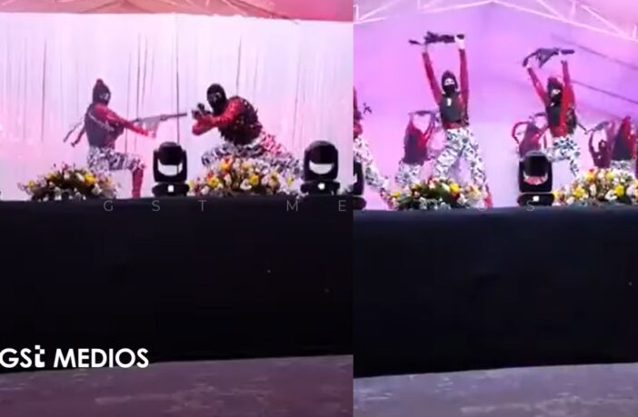 Notiespacio PV | Estudiantes realizan presentación con armas falsas y fotos de alcaldes asesinados en escuela de Michoacán