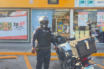 Con cuchillo en mano sujeto asalta Oxxo en la colonia Agua Zarca