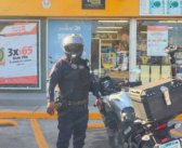 Con cuchillo en mano sujeto asalta Oxxo en la colonia Agua Zarca