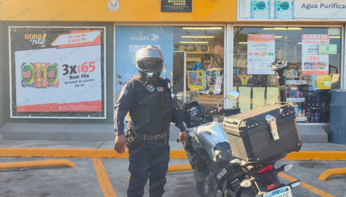 Con cuchillo en mano sujeto asalta Oxxo en la colonia Agua Zarca