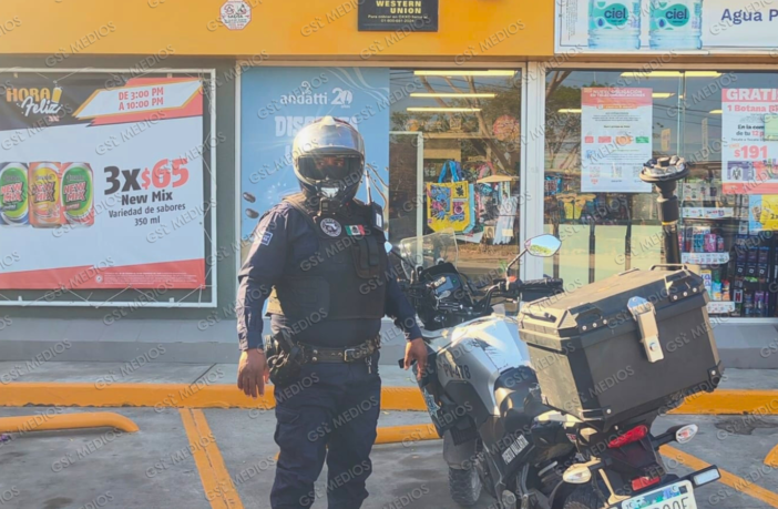 Con cuchillo en mano sujeto asalta Oxxo en la colonia Agua Zarca
