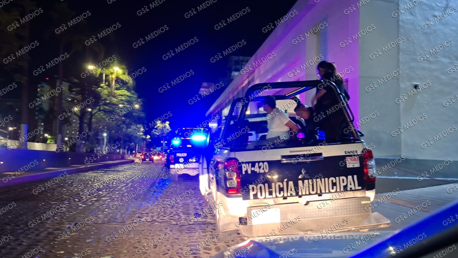 Guardia de seguridad de la agencia Volkswagen cae en "la estafa del patrón"