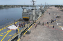 Aseguran embarcación con 103 bidones de combustible ilegal en costas de Michoacán