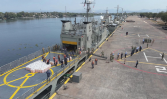 Aseguran embarcación con 103 bidones de combustible ilegal en costas de Michoacán