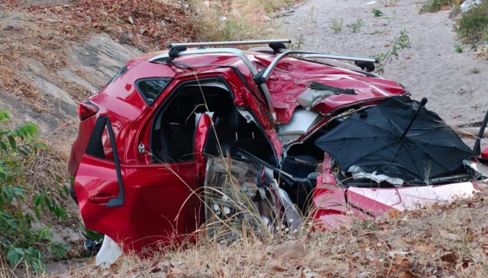 Hombre pierde la vida tras volcarse en canal en las Gaviotas