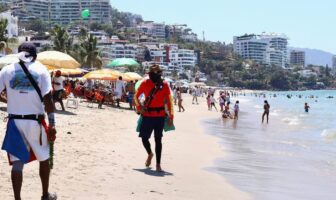 Vigilancia en playas de Puerto Vallarta se refuerza por temporada vacacional