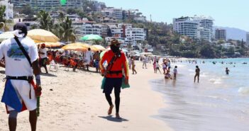 Vigilancia en playas de Puerto Vallarta se refuerza por temporada vacacional