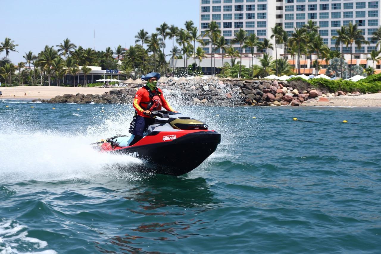 Vigilancia en playas de Puerto Vallarta se refuerza por temporada vacacional
