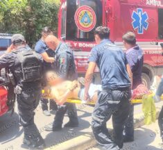 Motociclista lesionado tras impactar contra ambulancia en Av. México