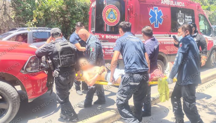 Motociclista lesionado tras impactar contra ambulancia en Av. México