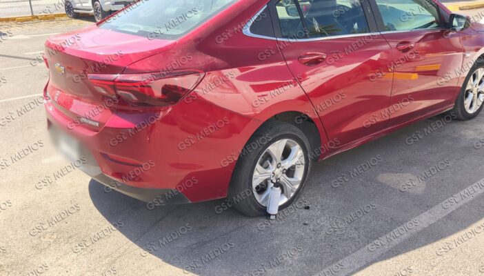 Se registra robo en el estacionamiento de Macroplaza en Puerto Vallarta