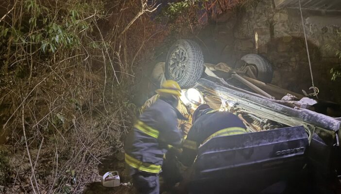 Volcadura en la carretera Tuito-Tehuamixtle deja un fallecido