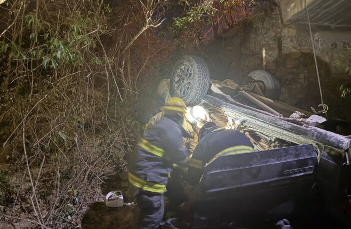 Volcadura en la carretera Tuito-Tehuamixtle deja un fallecido
