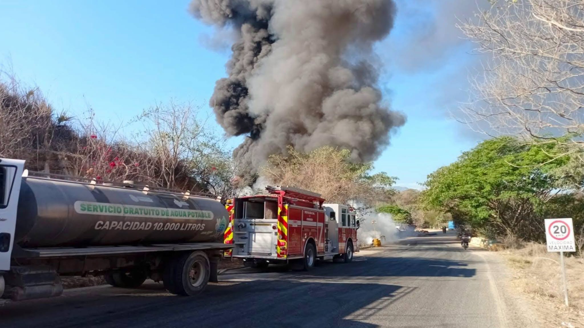 Incendio en vertedero de Puerto Vallarta moviliza a los tres ordenes de gobierno